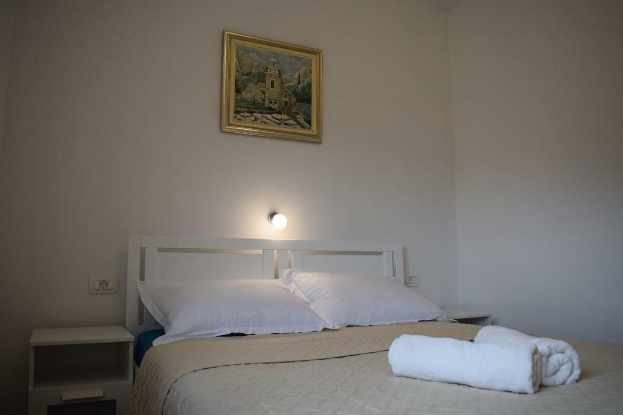 Appartamento Apartman Dani-Podstrana Esterno foto