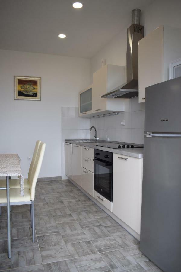 Appartamento Apartman Dani-Podstrana Esterno foto