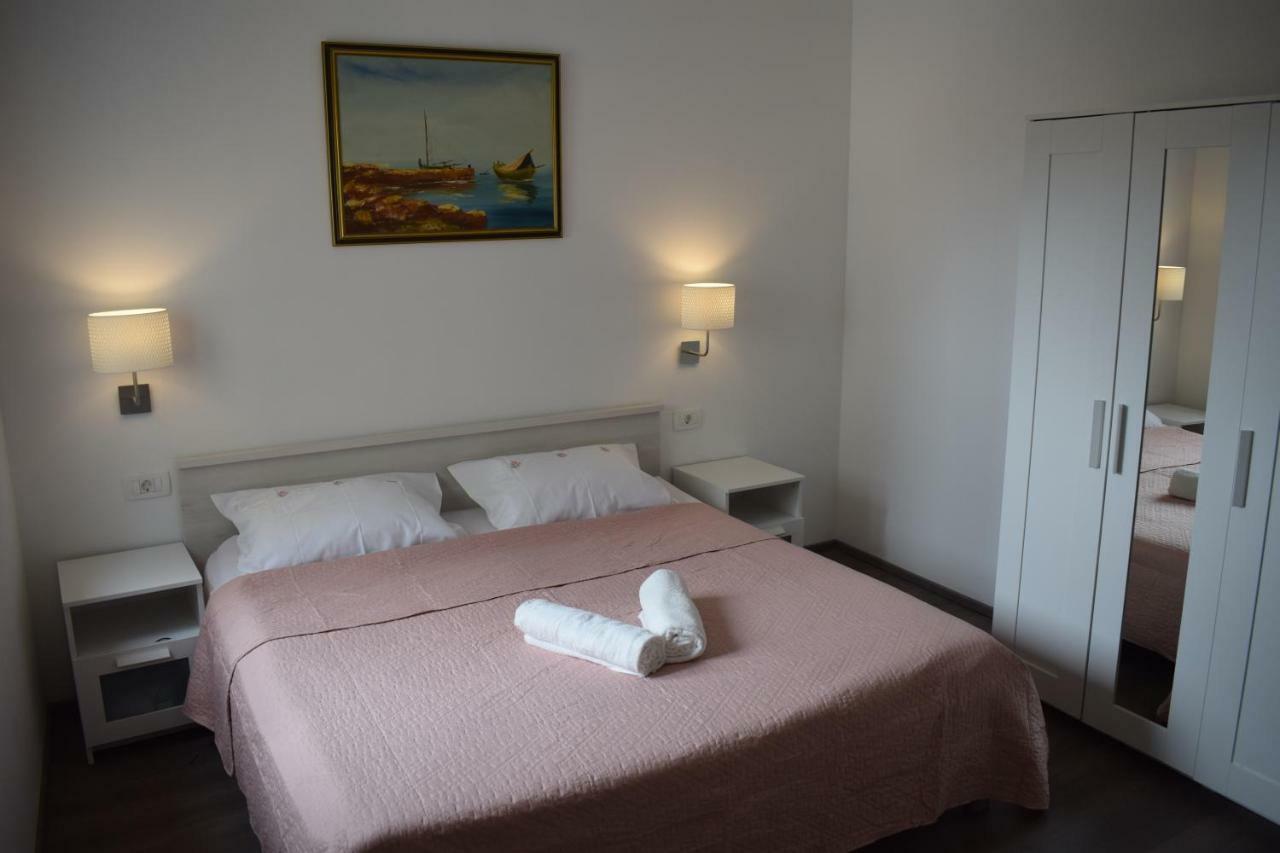 Appartamento Apartman Dani-Podstrana Esterno foto