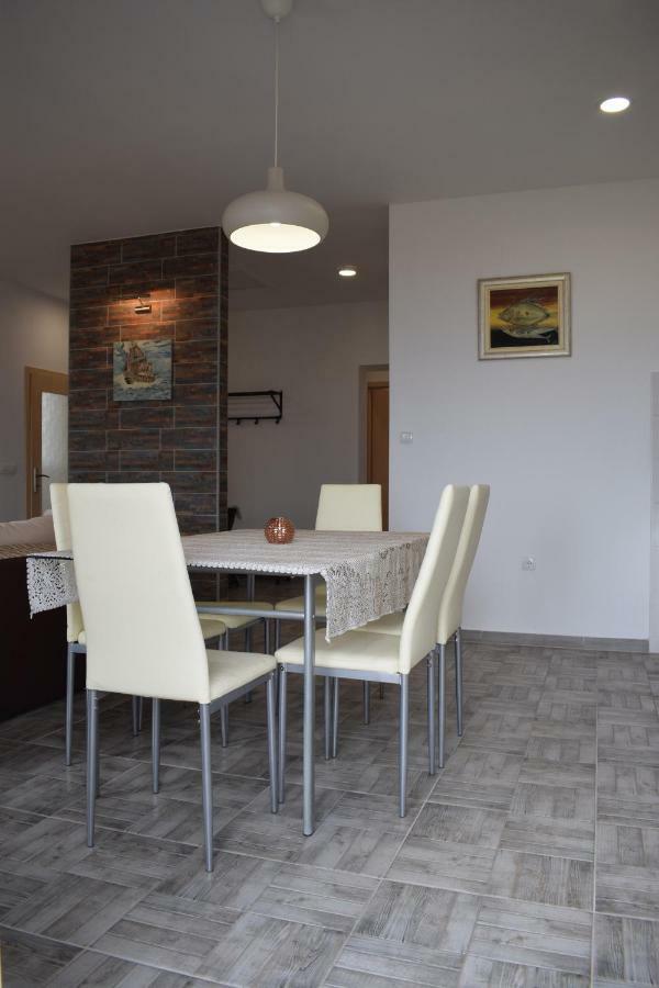 Appartamento Apartman Dani-Podstrana Esterno foto