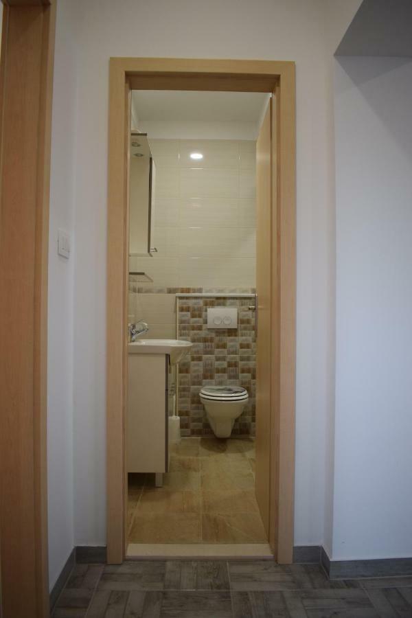 Appartamento Apartman Dani-Podstrana Esterno foto