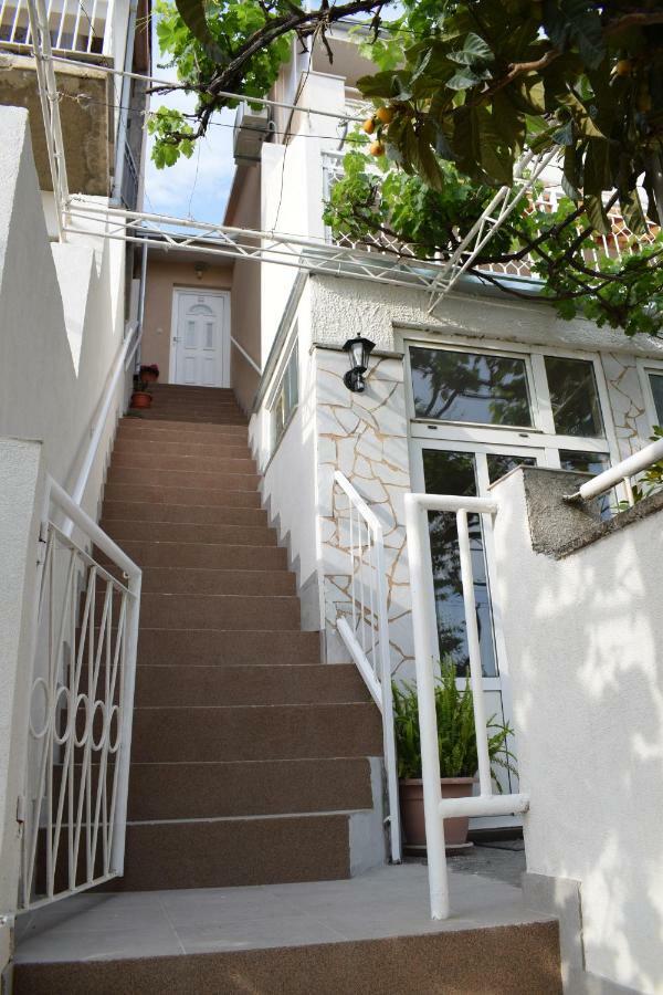 Appartamento Apartman Dani-Podstrana Esterno foto