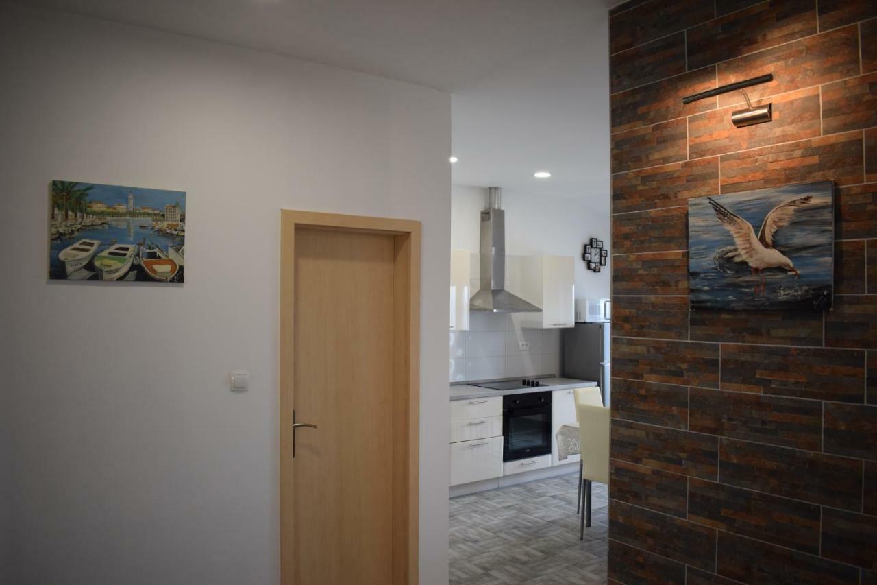 Appartamento Apartman Dani-Podstrana Esterno foto