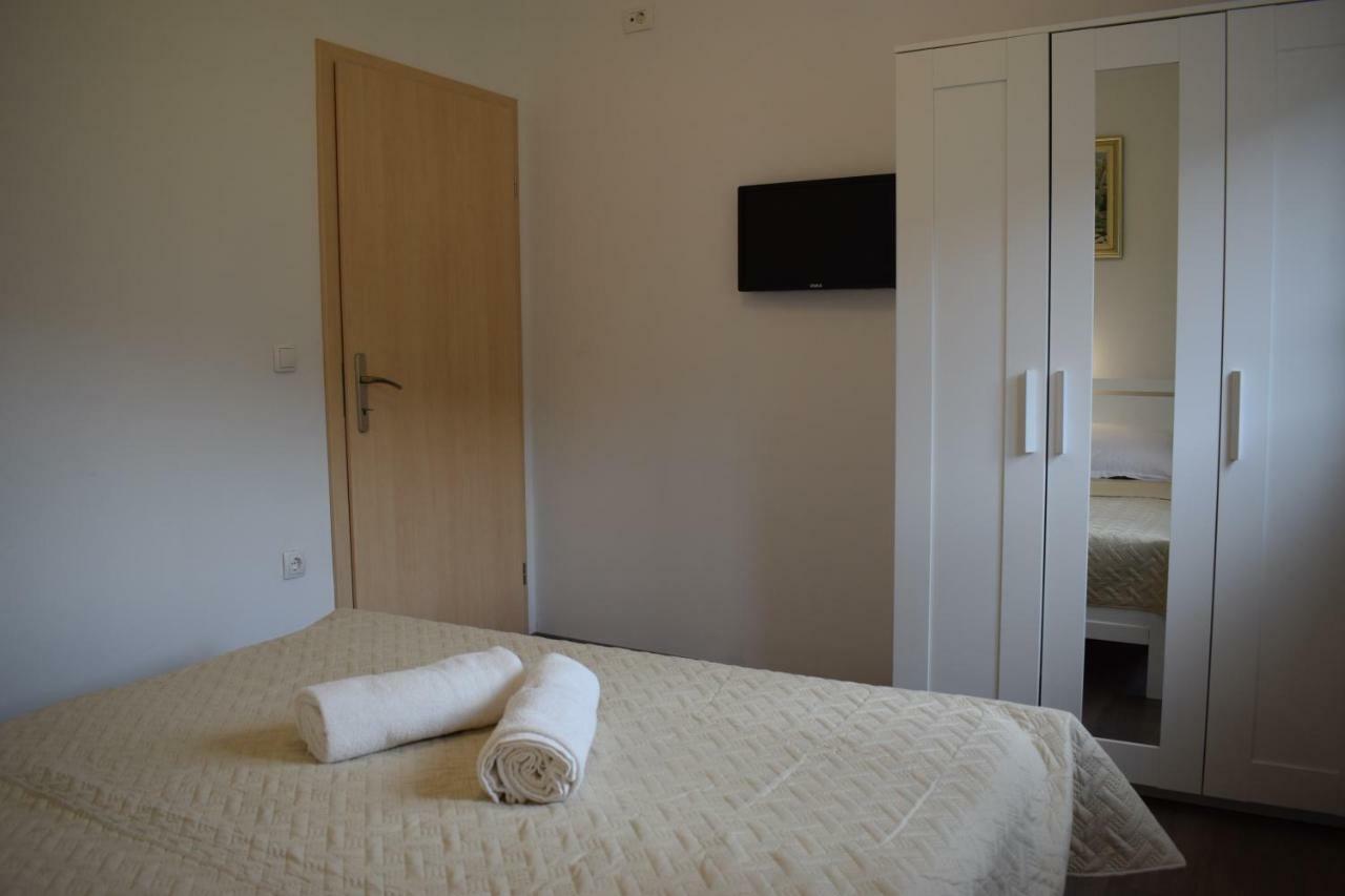 Appartamento Apartman Dani-Podstrana Esterno foto