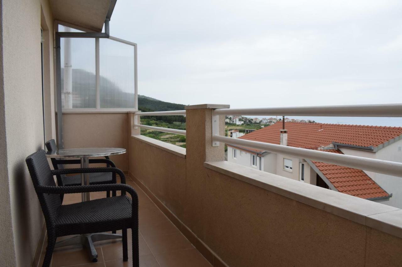 Appartamento Apartman Dani-Podstrana Esterno foto
