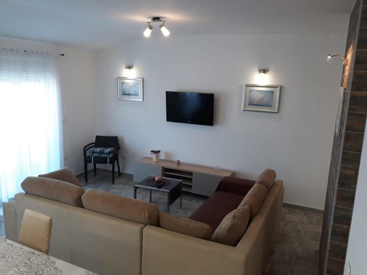 Appartamento Apartman Dani-Podstrana Esterno foto