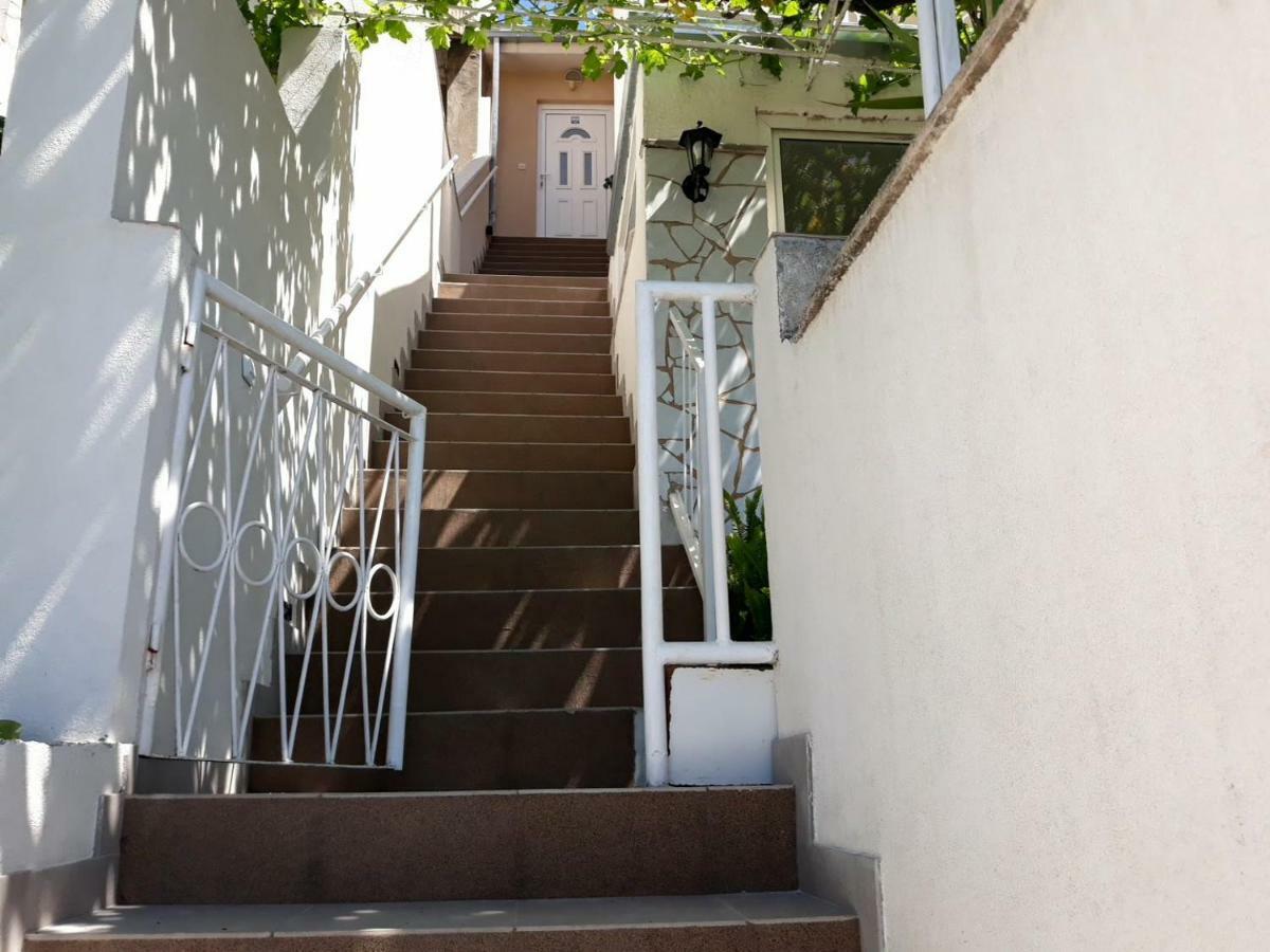 Appartamento Apartman Dani-Podstrana Esterno foto