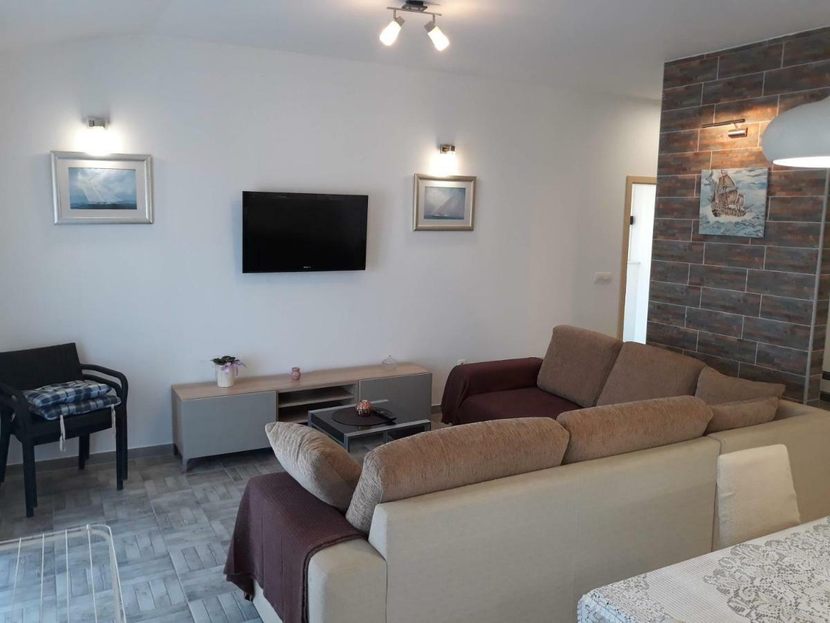Appartamento Apartman Dani-Podstrana Esterno foto