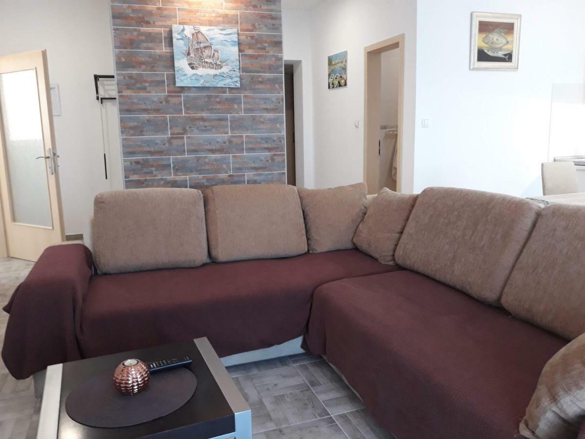 Appartamento Apartman Dani-Podstrana Esterno foto