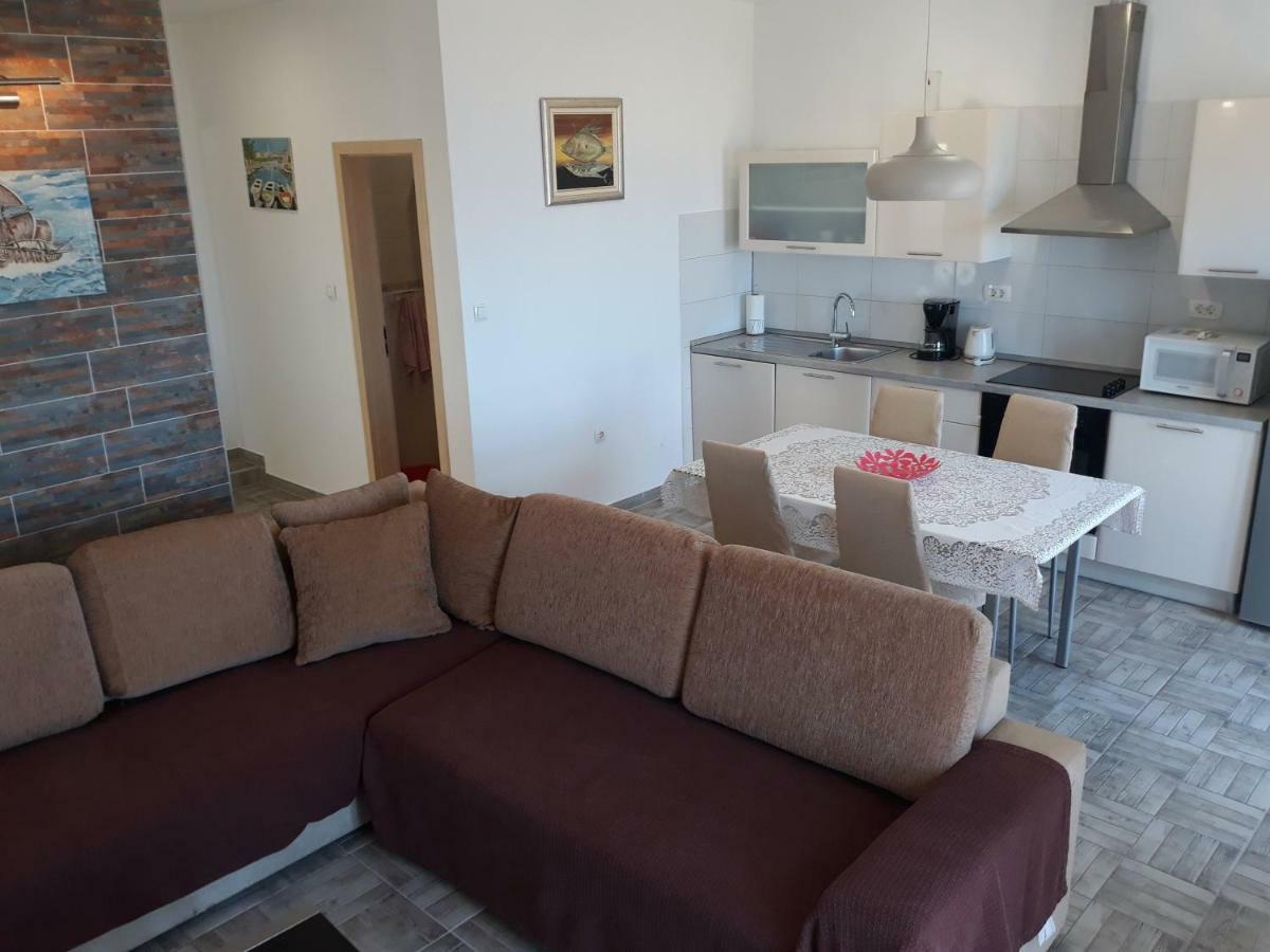Appartamento Apartman Dani-Podstrana Esterno foto